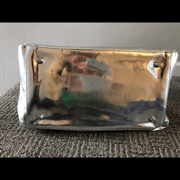 Lululemon silver duffel bag - Picture 6 of 8